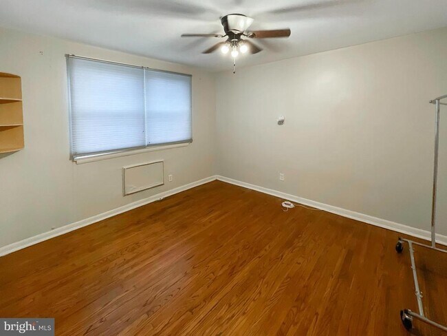 Building Photo - 1409 N 76th St