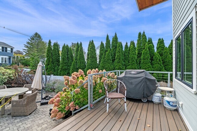 Building Photo - 99 Naugus Ave