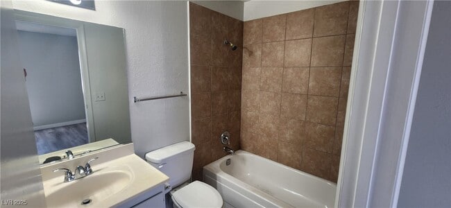 Building Photo - 825 Rock Springs Dr