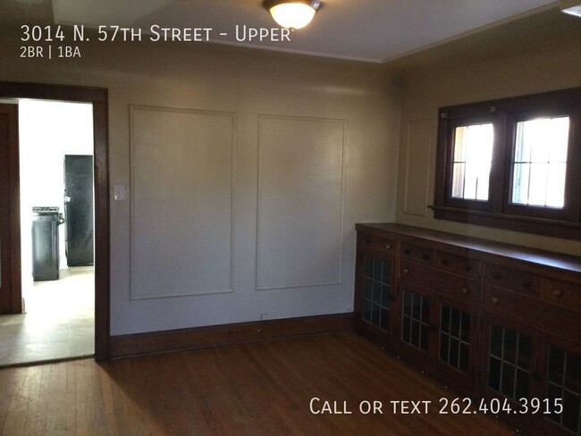 Building Photo - Three Bedroom Spacious Upper Duplex