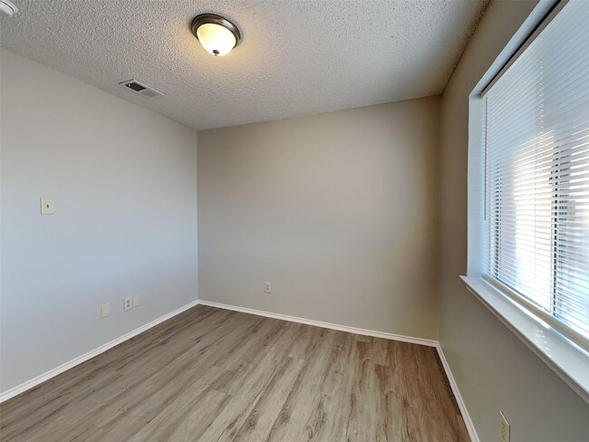 Building Photo - Captivating Single Family Home | 3 BR/2BA | 1-Car Covered Parking | Gated backyard