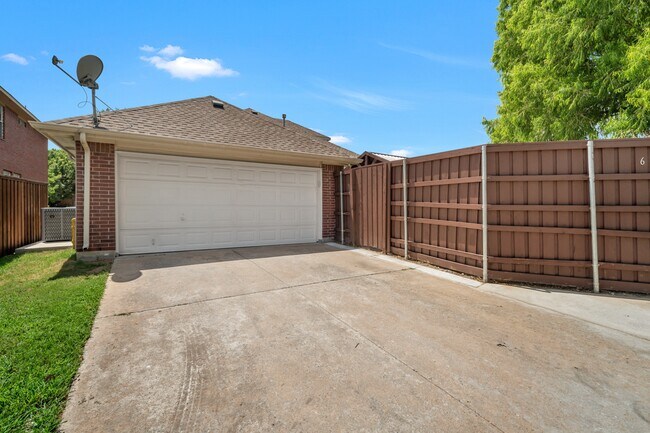 Building Photo - 6412 Autumn Trail