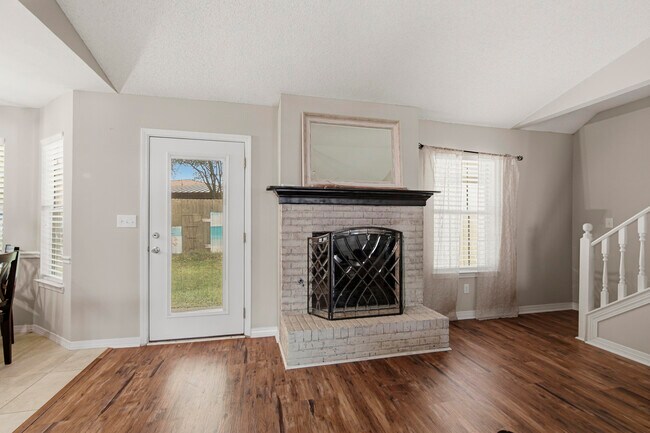 Building Photo - 855 Mande Ct