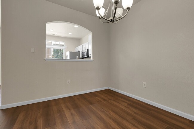 Building Photo - $2,595- 3 Bed, 3 Bath Updated Townhouse wi...