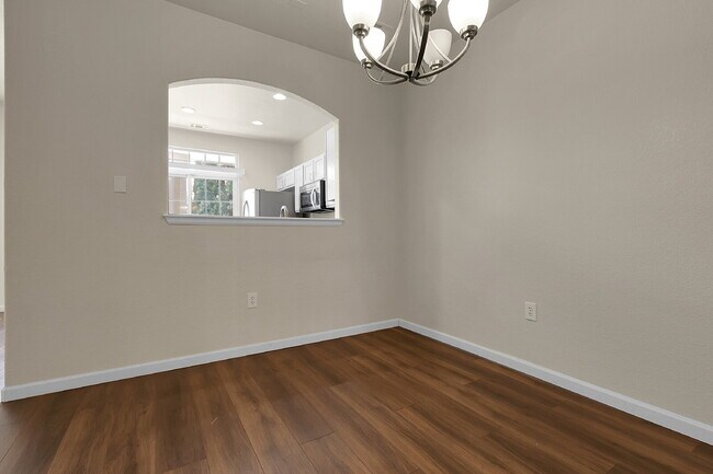 Building Photo - $2,695- 3 Bed, 3 Bath Updated Townhouse wi...