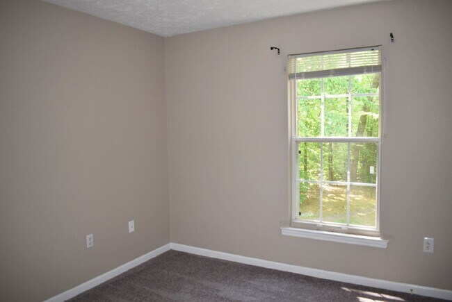 Building Photo - 2 BR, 2 BA Pemberton Oaks Condo