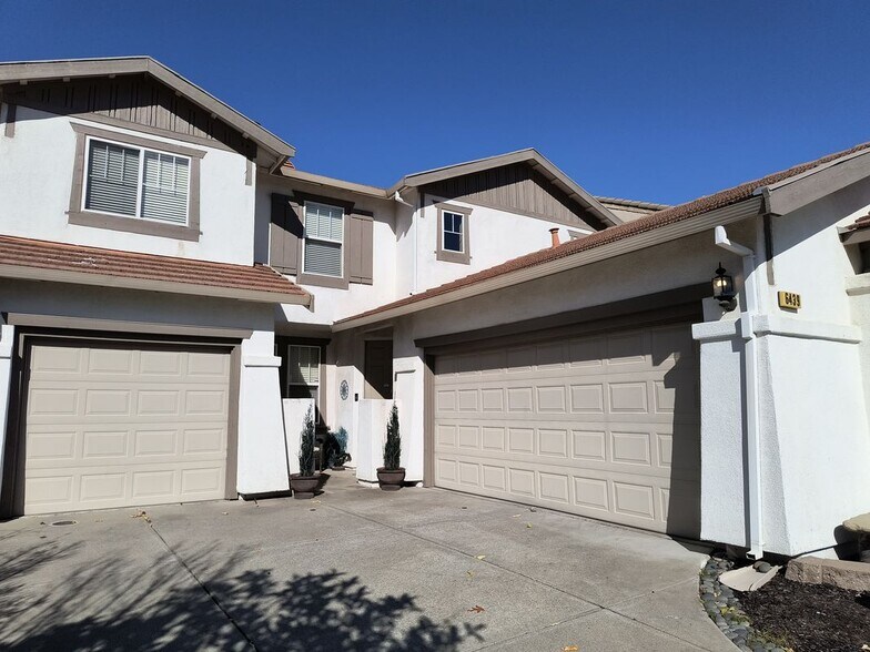 Building Photo - 6439 Cormorant Cir