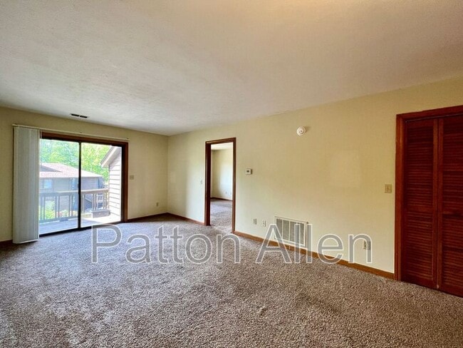 Building Photo - 530 Courtwood Ln