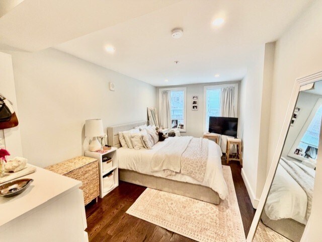 Building Photo - 366 Hanover St