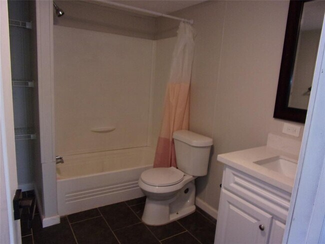 Building Photo - 360 Rangeland Rd