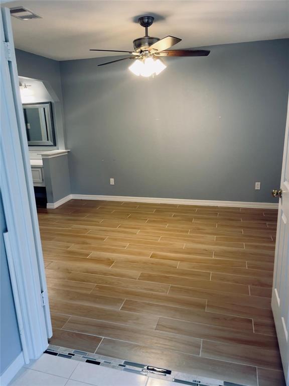 Building Photo - 631 E Country Grove Cir