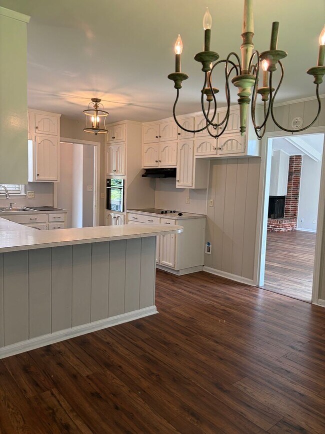 Building Photo - Move-In Ready 4BR/3BA Home with Spacious Layout & Large Yard