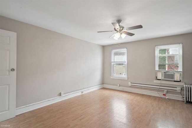 Building Photo - 1 br, 1 bath Triplex - 1707 N Gratz ST Uni...