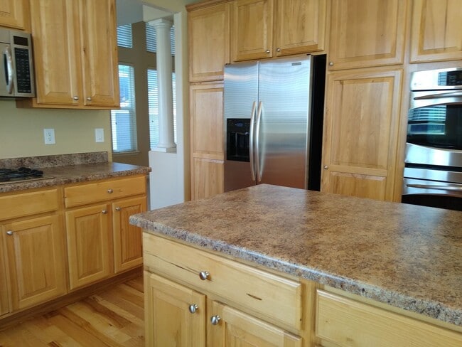 Building Photo - Absolutely Stunning West Arvada/Golden Gem...