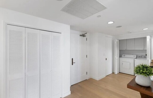 Building Photo - 2-Bedroom, 2-Bathroom Home in Prime Long B...