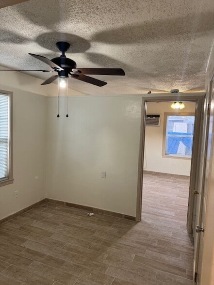 Building Photo - 509 Plymouth Ave