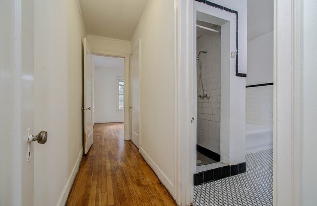 Building Photo - 1428 Wentworth St