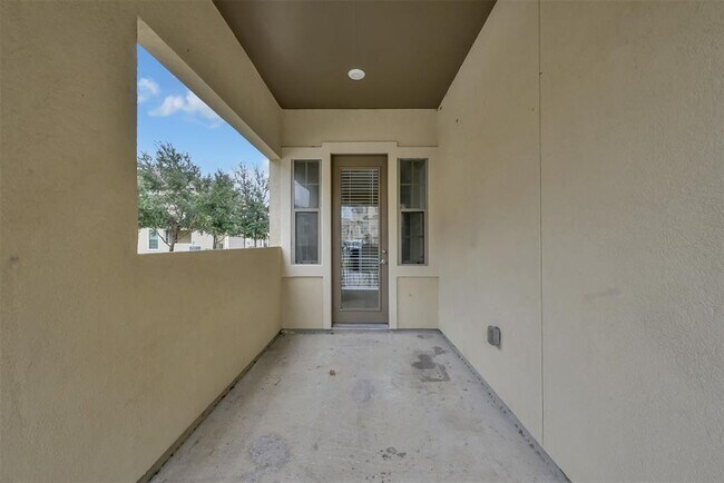 Building Photo - 14546 San Pietro Dr