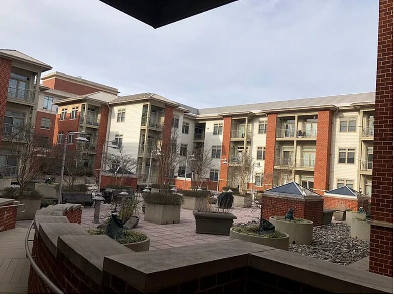 Building Photo - 309 Holland Ln