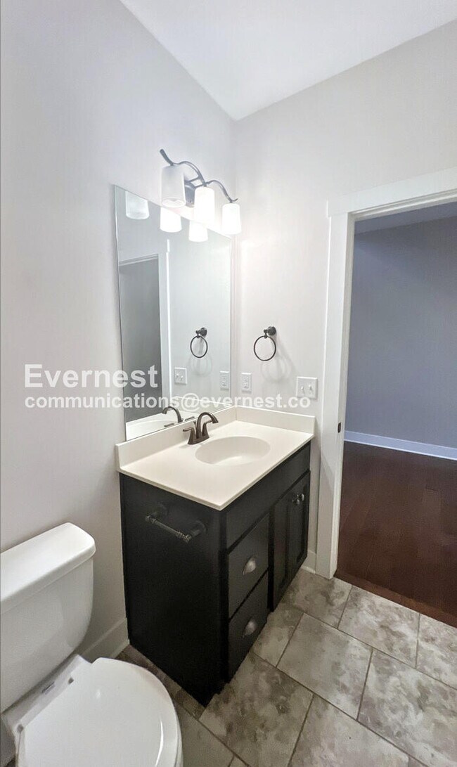 Building Photo - 509 SW Brummel Rd