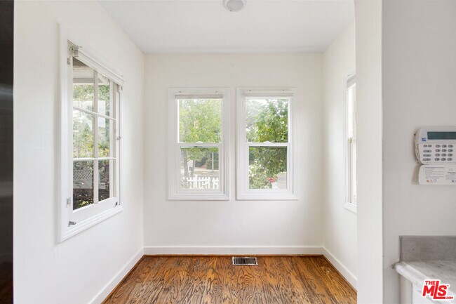 Building Photo - 2127 Benecia Ave