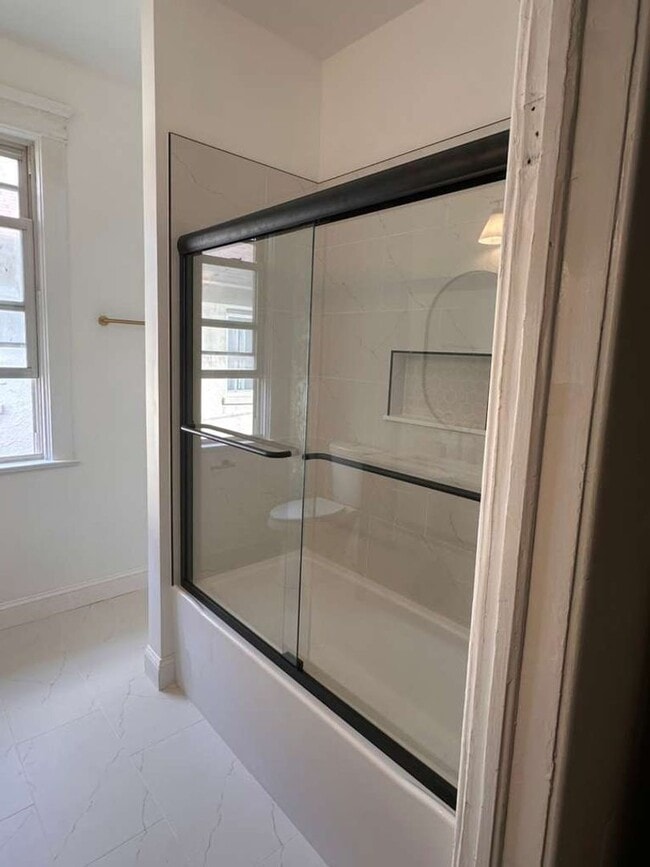 Building Photo - Great Home For RWJMS/Rutgers Students * Walk to New Brunswick/Highland Park Nightlife * All Utili...