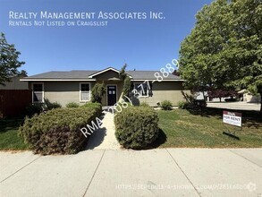 Building Photo - 2621 N Larchmont Ave