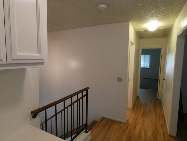 Building Photo - Spacious Northpoint Townhome near Righetti...