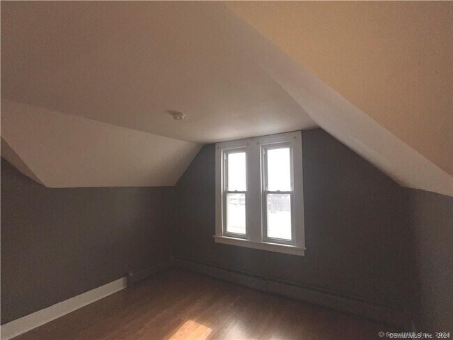 Building Photo - 552 Winthrop Ave
