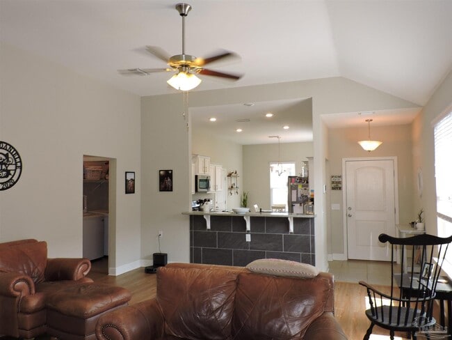 Building Photo - 5643 Vendome Ct