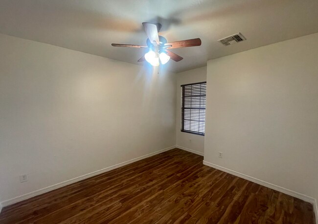 Building Photo - Charming 4 bed 2 bath home in the Ghost Ranch Communtity