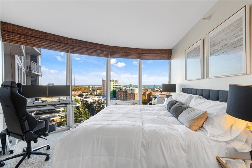 Building Photo - 807 Davis St