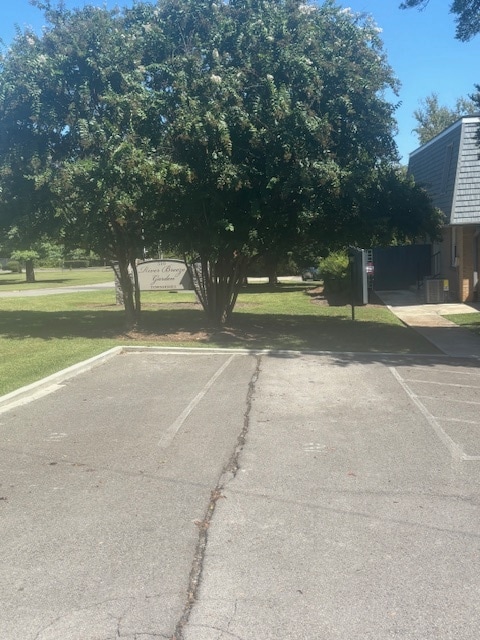 Building Photo - 510 Basswood Ave