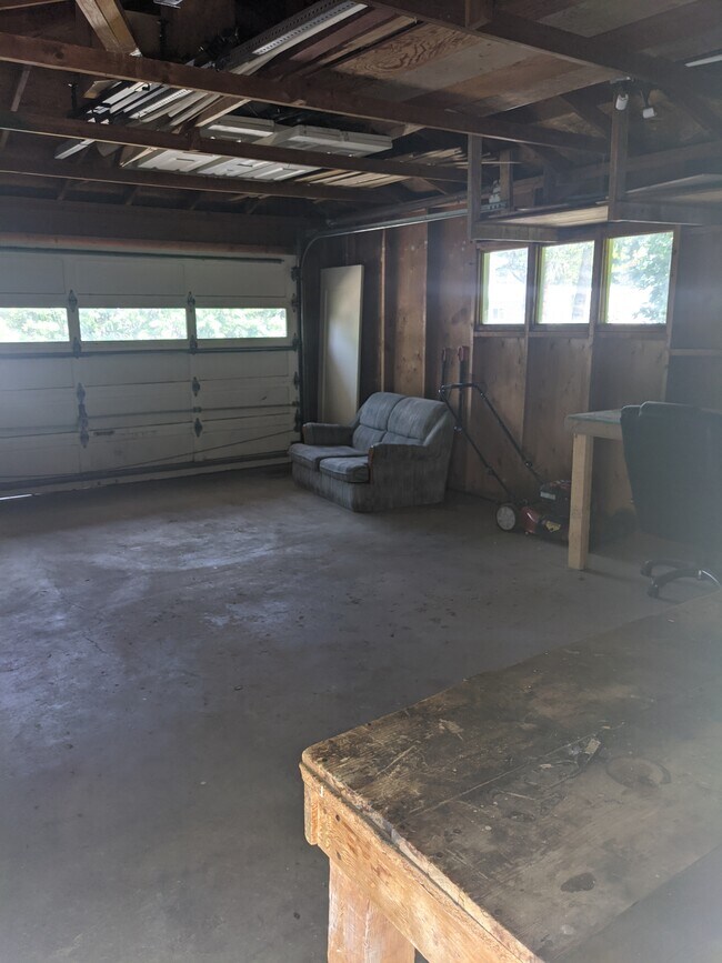 Building Photo - 414 S 12th Ave