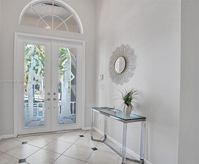 Building Photo - 2501 Poinciana Dr