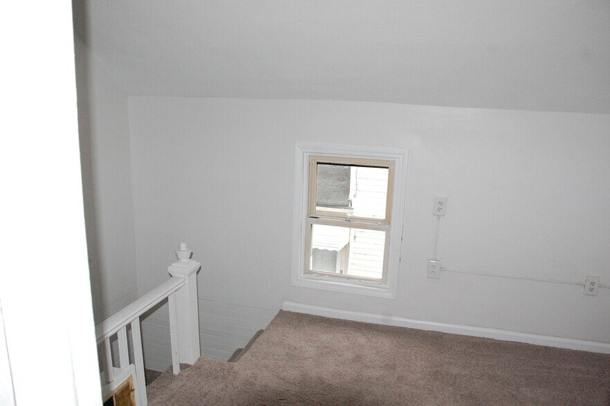 Building Photo - 575 W 13th St