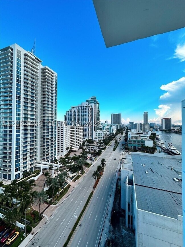 Building Photo - 3000 S Ocean Dr