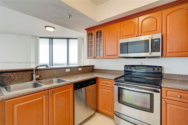 Building Photo - 2301 SW 27th Ave