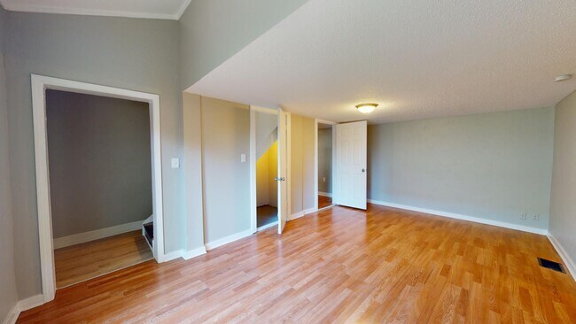 Building Photo - Clark / Fulton - 3 Bedrooms - 1 Bath - Sin...