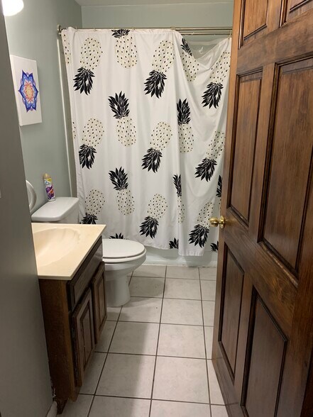 Building Photo - 156 BENSON ST