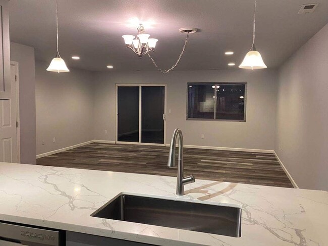 Building Photo - CLICK "REQUEST A TOUR" NOW!