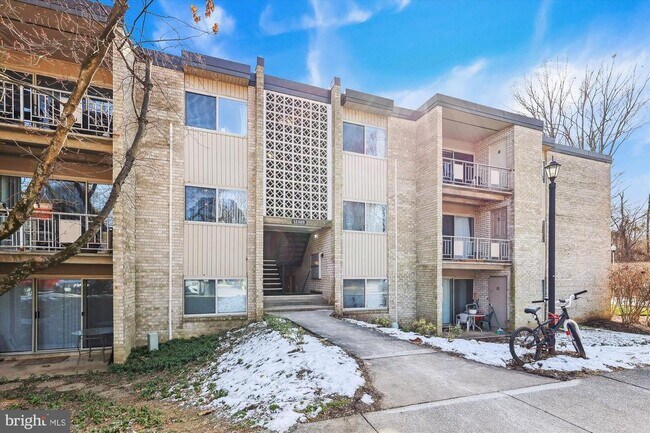 Building Photo - 12305 Braxfield Ct