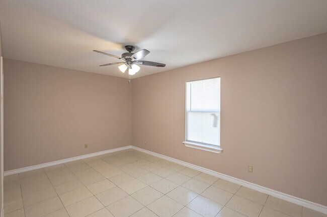 Building Photo - 227 Malaga Dr