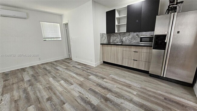 Building Photo - 117 NW 11th Ave