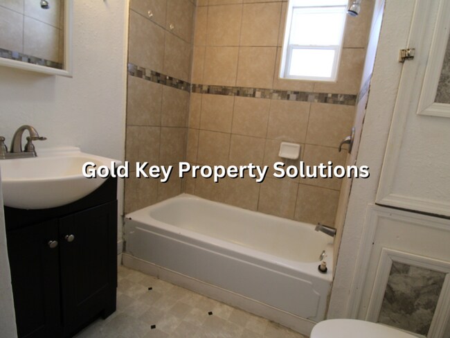 Building Photo - 1221-1223 W 14th St