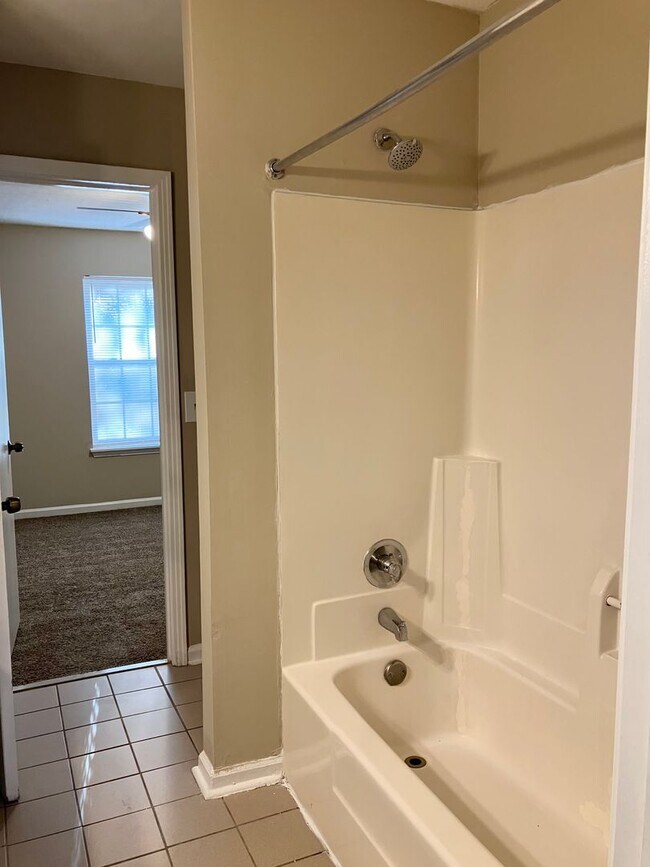 Building Photo - 2 story end unit condo - 1 month free