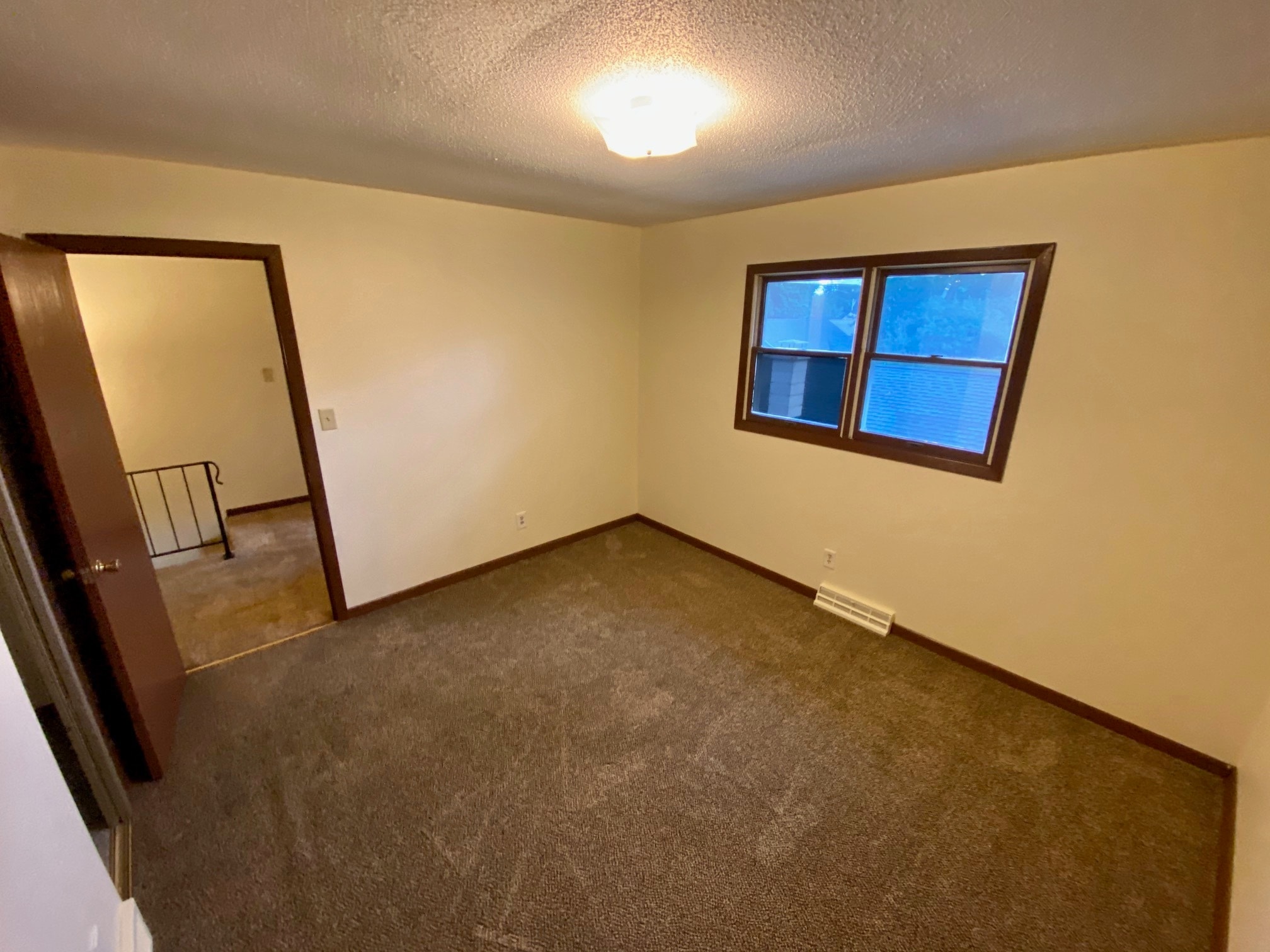 Building Photo - 3152 Losey Blvd S