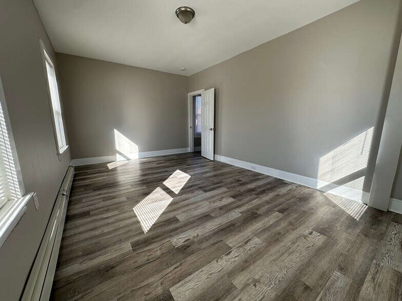 Building Photo - 252 Parkway Ave