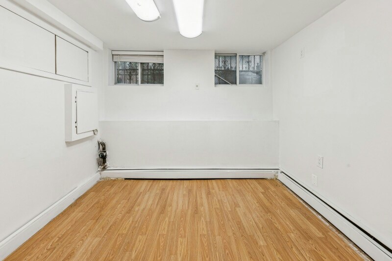 Building Photo - 1549 Selwyn Ave