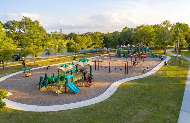 Building Photo - 17803 Pumpkin Vine Dr